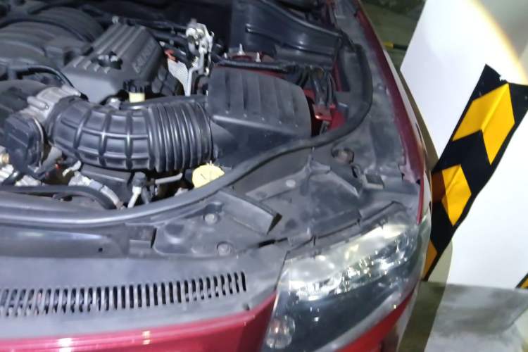 Used Jeep Grand Cherokee SRT 2013 6.4L SRT8 Engine Bay Left