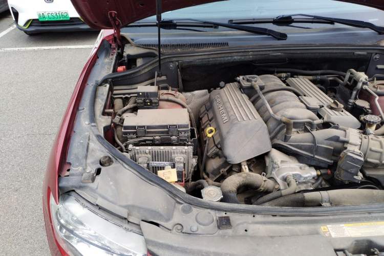 Used Jeep Grand Cherokee SRT 2013 6.4L SRT8 Engine Bay Right