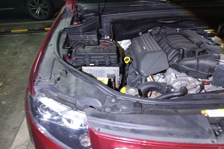 Used Jeep Grand Cherokee SRT 2013 6.4L SRT8 Engine Bay Right