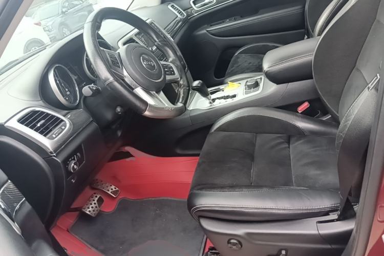Used Jeep Grand Cherokee SRT 2013 6.4L SRT8 Left Front Seat