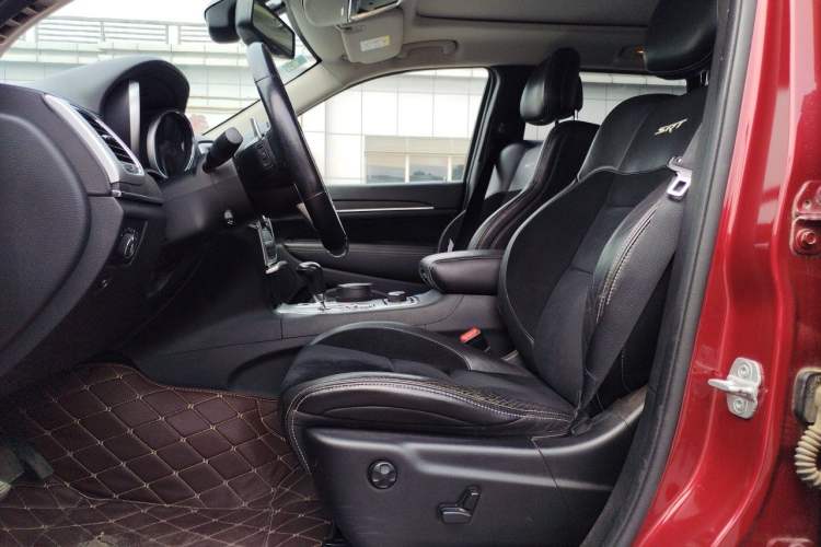 Used Jeep Grand Cherokee SRT 2013 6.4L SRT8 Left Front Seat