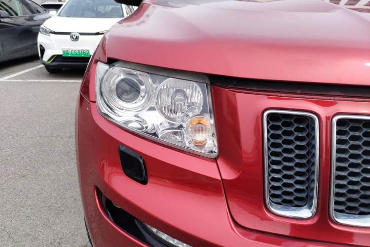 Used Jeep Grand Cherokee SRT 2013 6.4L SRT8 Right Front Headlight