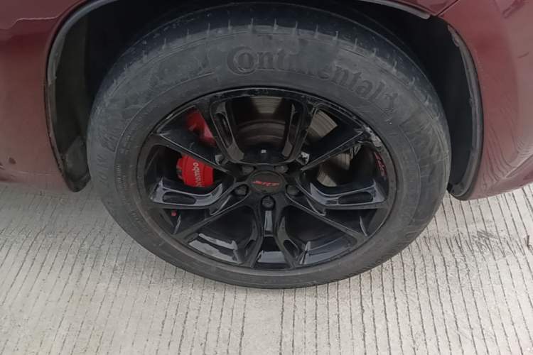 Used Jeep Grand Cherokee SRT 2013 6.4L SRT8 Right Front Wheel Hub