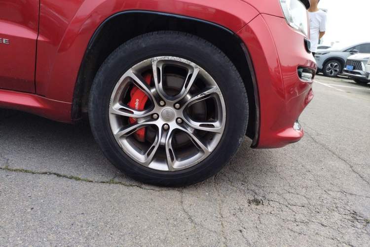 Used Jeep Grand Cherokee SRT 2013 6.4L SRT8 Right Front Wheel Hub