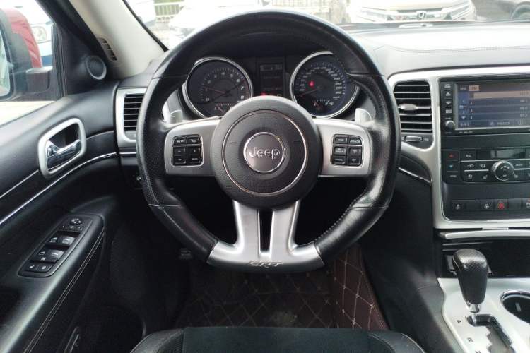 Used Jeep Grand Cherokee SRT 2013 6.4L SRT8 Steering Wheel
