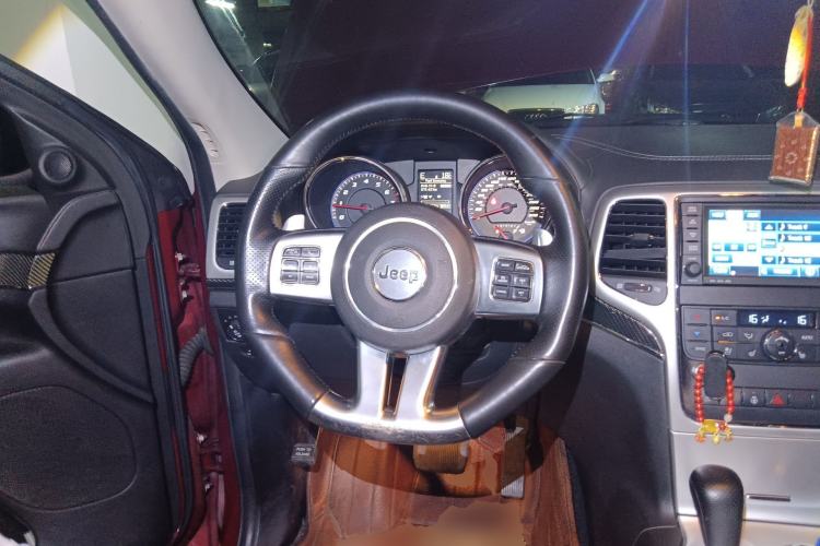 Used Jeep Grand Cherokee SRT 2013 6.4L SRT8 Steering Wheel