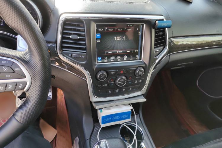 Used Jeep Grand Cherokee SRT 2014 6.4L SRT8 Audio And AC Panel
