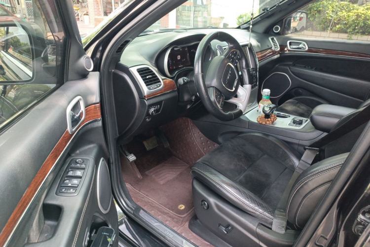 Used Jeep Grand Cherokee SRT 2014 6.4L SRT8 Driver Seat