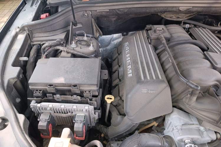 Used Jeep Grand Cherokee SRT 2014 6.4L SRT8 Engine Bay Right