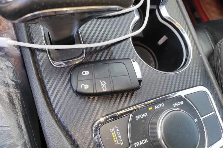 Used Jeep Grand Cherokee SRT 2014 6.4L SRT8 Interior 1