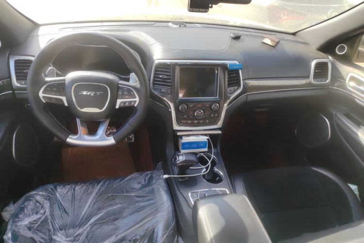 Used Jeep Grand Cherokee SRT 2014 6.4L SRT8 Interior 2