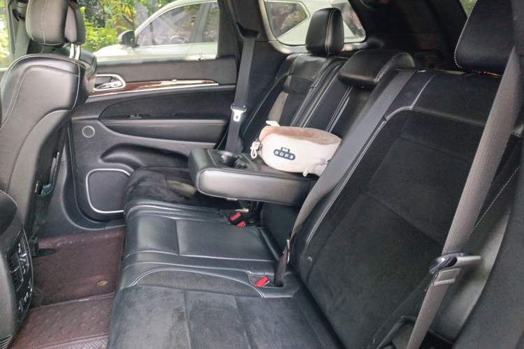 Used Jeep Grand Cherokee SRT 2014 6.4L SRT8 Left Rear Seat