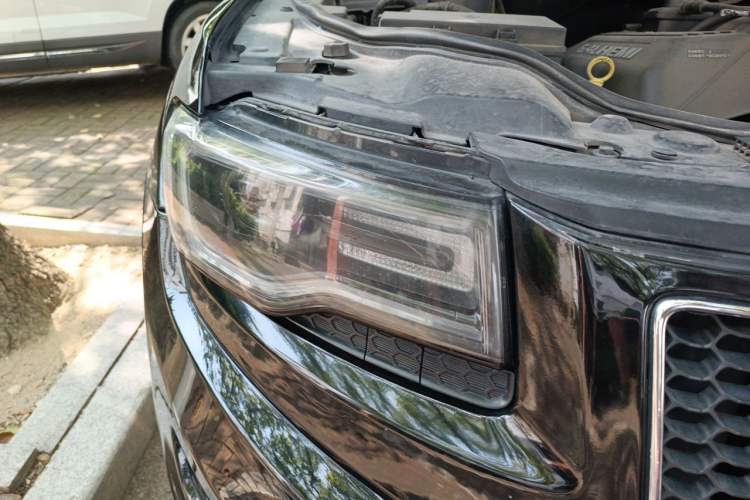Used Jeep Grand Cherokee SRT 2014 6.4L SRT8 Right Front Headlight