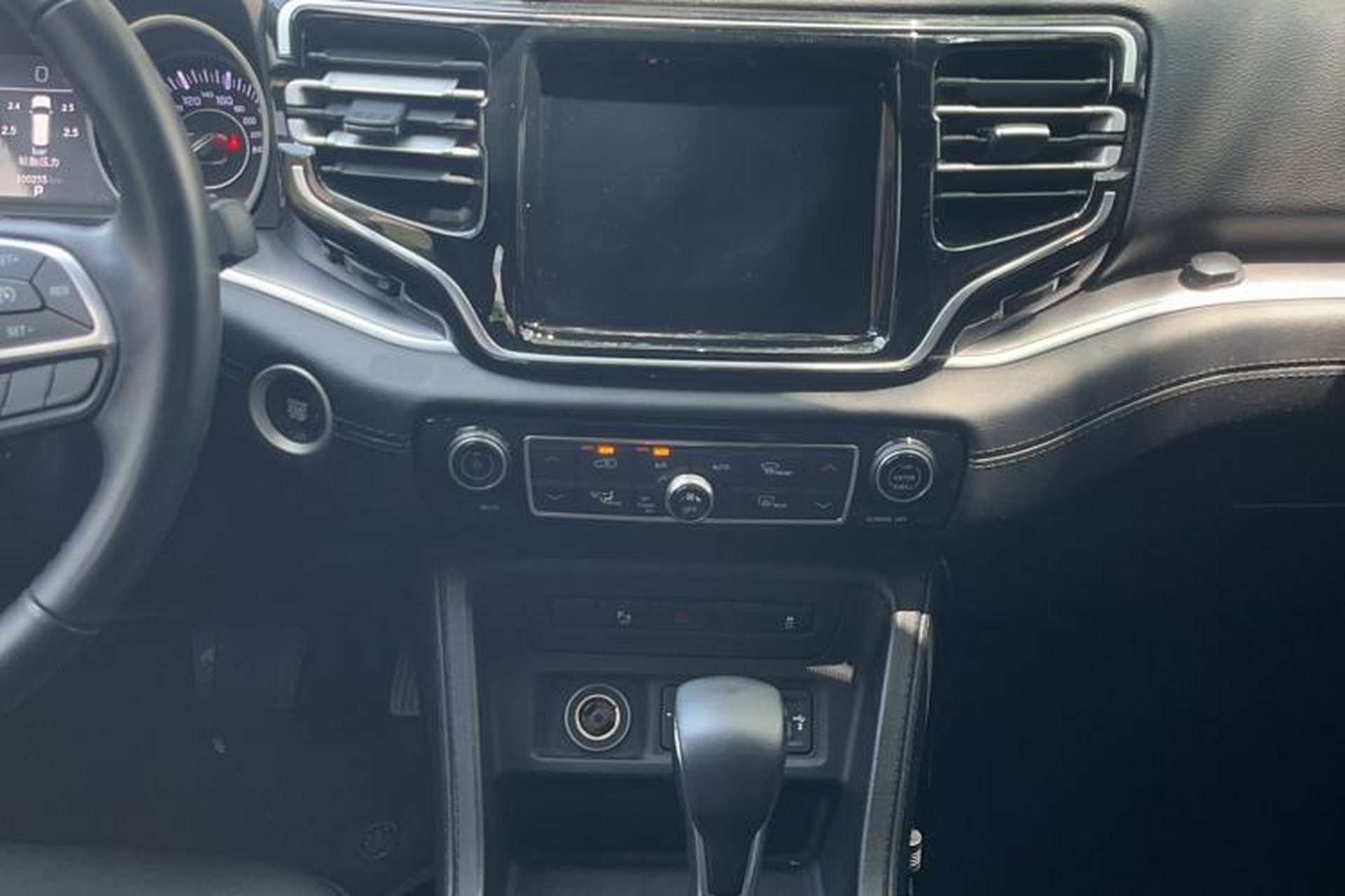Used Jeep Grand Commander 2020 2.0T Two-Wheel Drive Elite Version Audio And AC Panel