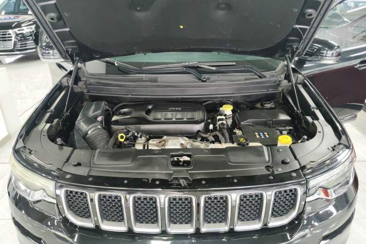 Used Jeep Grand Commander 2020 2.0T Two-Wheel Drive Elite Version Engine Bay