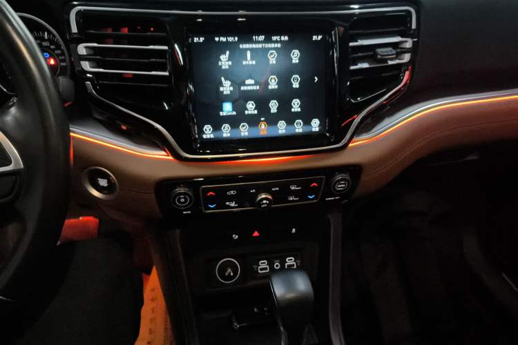 Used Jeep Grand Commander 2022 2.0T Two-Wheel Drive Luxury Version Audio And AC Panel