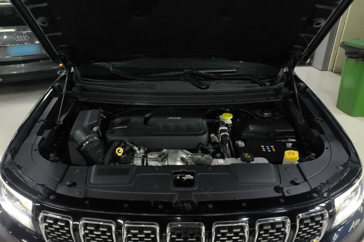 Used Jeep Grand Commander 2022 2.0T Two-Wheel Drive Luxury Version Engine Bay