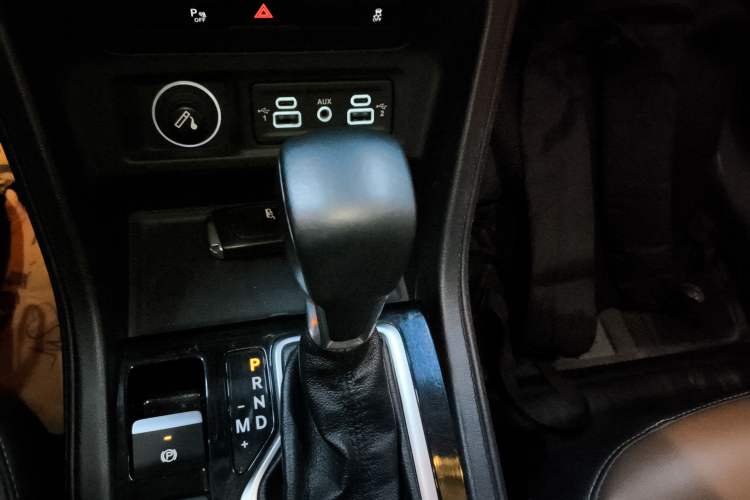 Used Jeep Grand Commander 2022 2.0T Two-Wheel Drive Luxury Version Gear Lever
