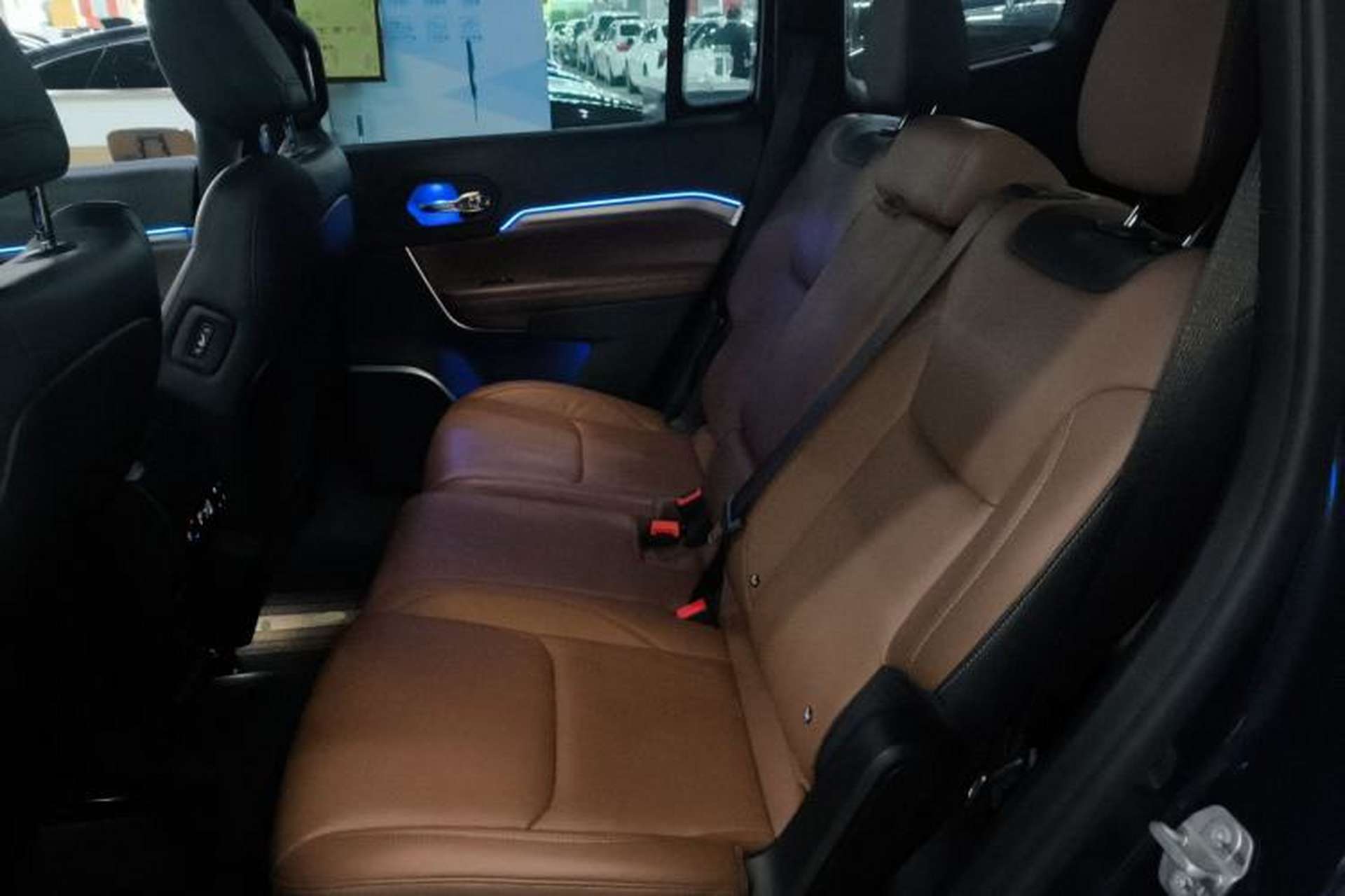 Used Jeep Grand Commander 2022 2.0T Two-Wheel Drive Luxury Version Left Rear Seat