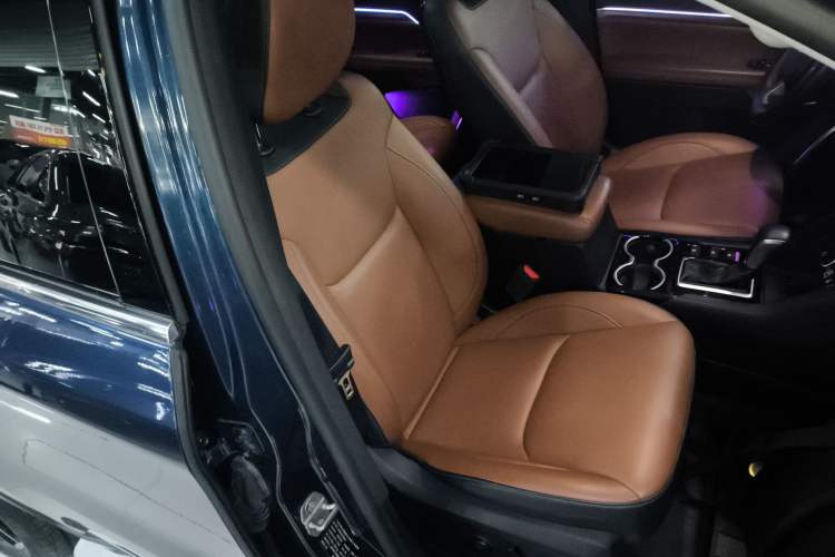 Used Jeep Grand Commander 2022 2.0T Two-Wheel Drive Luxury Version Right Front Seat