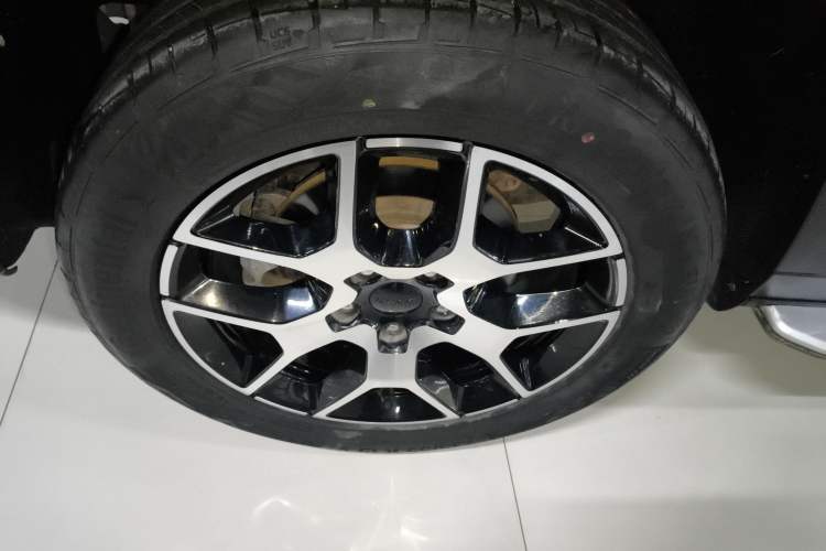 Used Jeep Grand Commander 2022 2.0T Two-Wheel Drive Luxury Version Right Rear Wheel Hub