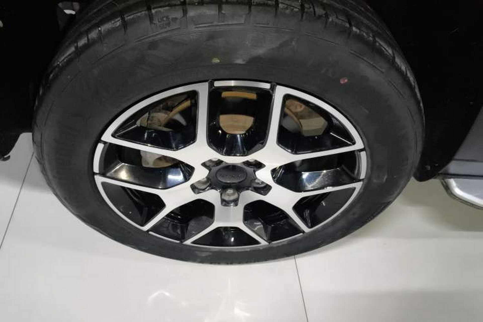 Used Jeep Grand Commander 2022 2.0T Two-Wheel Drive Luxury Version Right Rear Wheel Hub