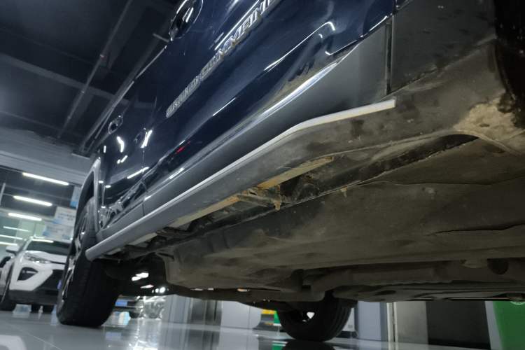 Used Jeep Grand Commander 2022 2.0T Two-Wheel Drive Luxury Version Right Side Sill