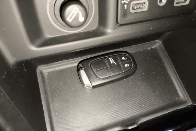 Used Jeep Grand Commander 2022 2.0T Two-Wheel Drive Luxury Version Vehicle Key