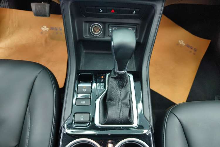 Used Jeep Grand Commander 2018 2.0T Two-Wheel Drive Enjoy Edition China V Gear Lever