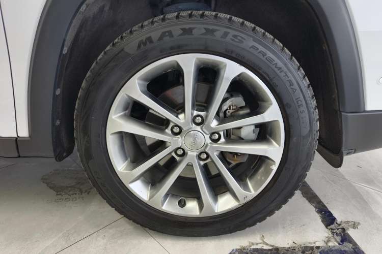 Used Jeep Grand Commander 2018 2.0T Two-Wheel Drive Enjoy Edition China V Right Front Wheel Hub