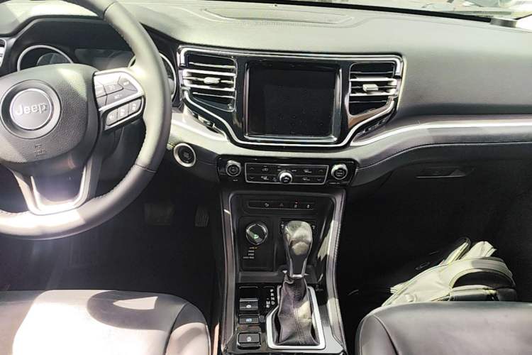 Used Jeep Grand Commander 2018 2.0T Four-Wheel Drive Prestige Edition China V Audio And AC Panel