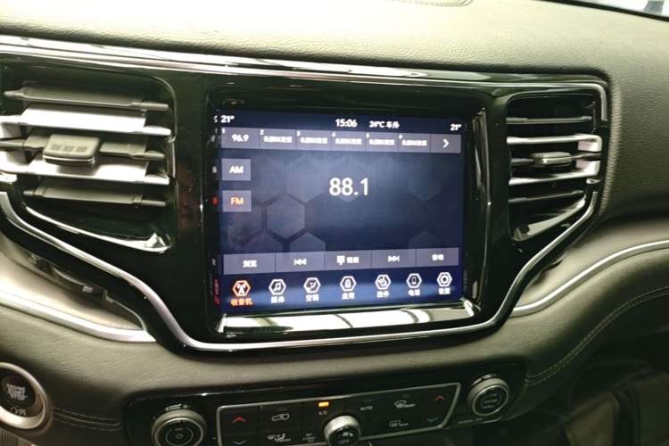 Used Jeep Grand Commander 2018 2.0T Four-Wheel Drive Enjoyment Version China V Audio And AC Panel