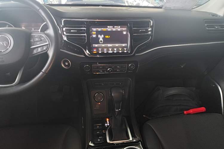 Used Jeep Grand Commander 2018 2.0T Four-Wheel Drive Smart Enjoyment Version China V Emission Standard Audio And AC Panel