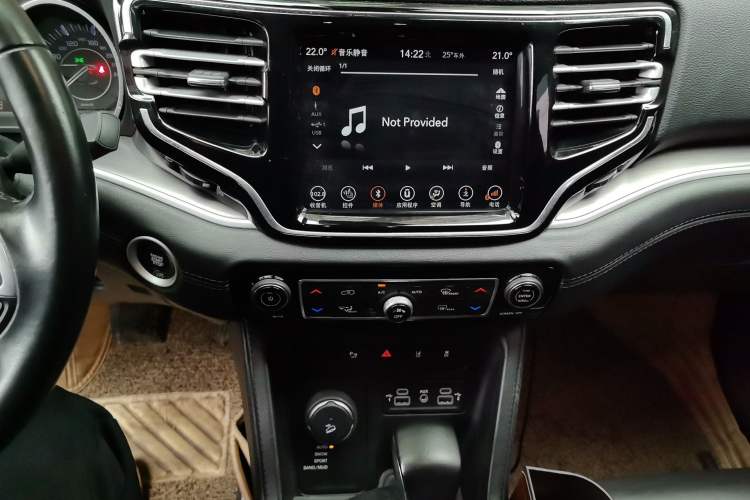Used Jeep Grand Commander 2018 2.0T Four-Wheel Drive Prestige Edition China V Audio And AC Panel