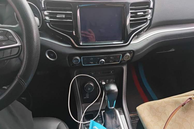 Used Jeep Grand Commander 2018 2.0T Four-Wheel Drive Premium Navigation Version China V Audio And AC Panel