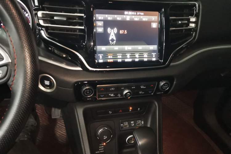 Used Jeep Grand Commander 2018 2.0T Four-Wheel Drive Prestige Edition China V Audio And AC Panel