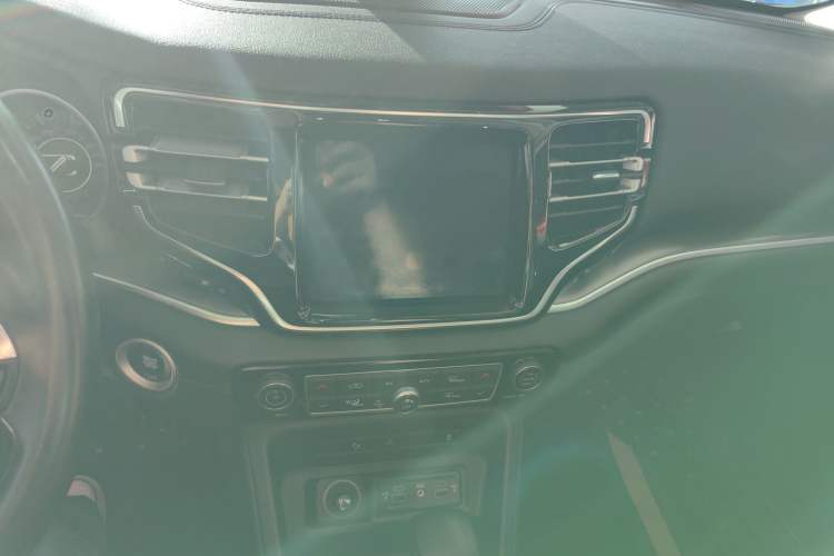 Used Jeep Grand Commander 2018 2.0T Two-Wheel Drive Enjoy Edition China V Audio And AC Panel