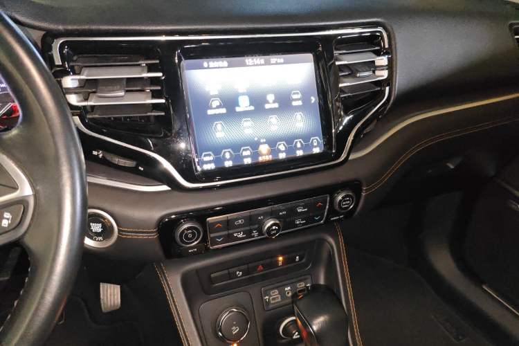 Used Jeep Grand Commander 2018 2.0T Four-Wheel Drive Smart Enjoyment Version China VI Audio And AC Panel