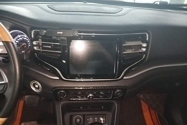 Used Jeep Grand Commander 2018 2.0T Two-Wheel Drive Enjoy Edition China V Audio And AC Panel