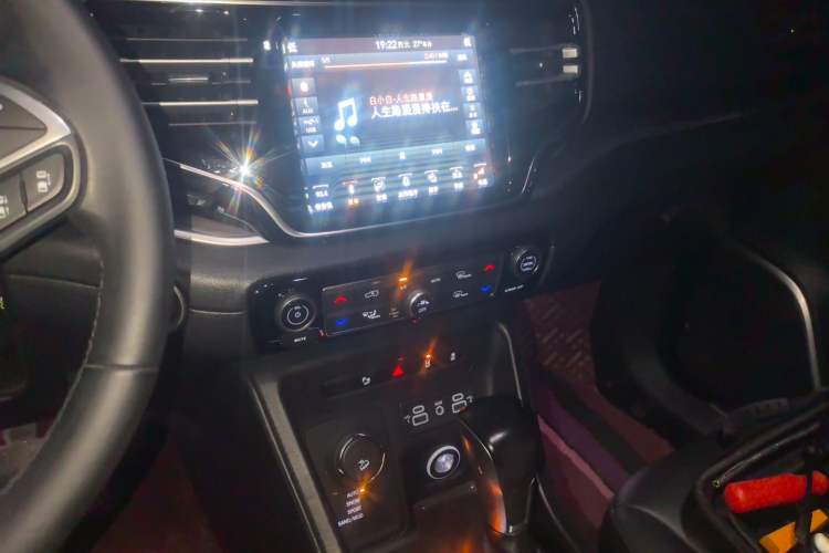 Used Jeep Grand Commander 2018 2.0T Four-Wheel Drive Prestige Edition China V Audio And AC Panel