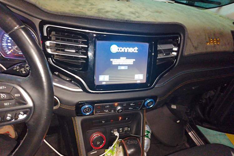 Used Jeep Grand Commander 2018 2.0T Four-Wheel Drive Smart Enjoyment Version China V Emission Standard Audio And AC Panel