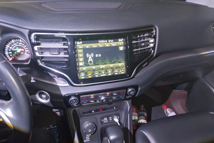 Used Jeep Grand Commander 2018 2.0T Four-Wheel Drive Premium Navigation Version China V Audio And AC Panel