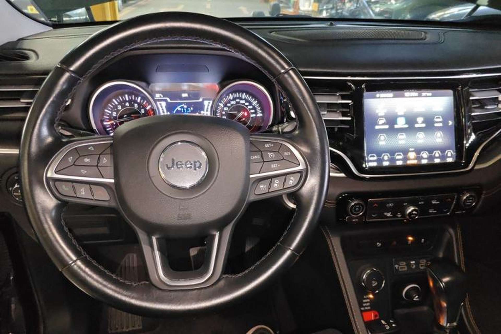 Used Jeep Grand Commander 2018 2.0T Four-Wheel Drive Smart Enjoyment Version China VI Center Console