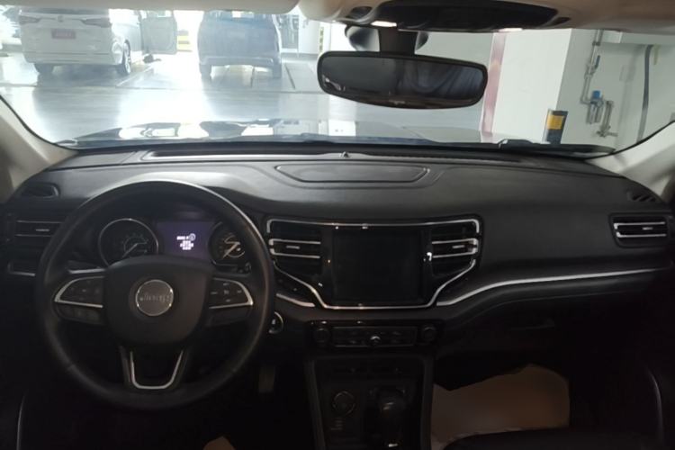 Used Jeep Grand Commander 2018 2.0T Four-Wheel Drive Enjoyment Edition China VI Center Console
