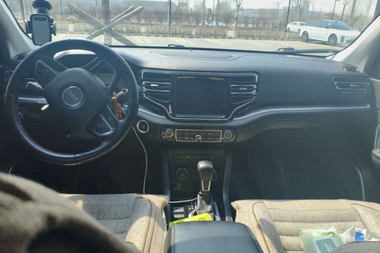 Used Jeep Grand Commander 2018 2.0T Four-Wheel Drive Enjoyment Version China V Center Console