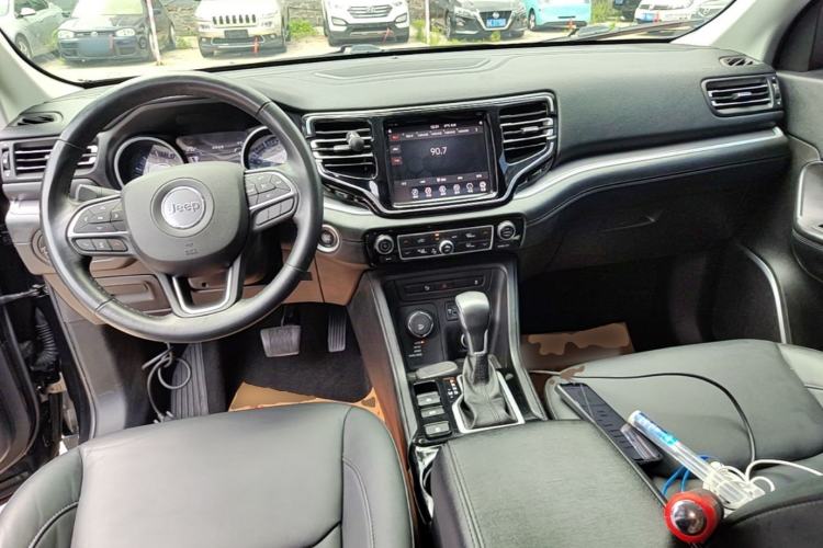Used Jeep Grand Commander 2018 2.0T Four-Wheel Drive Enjoyment Version China V Center Console