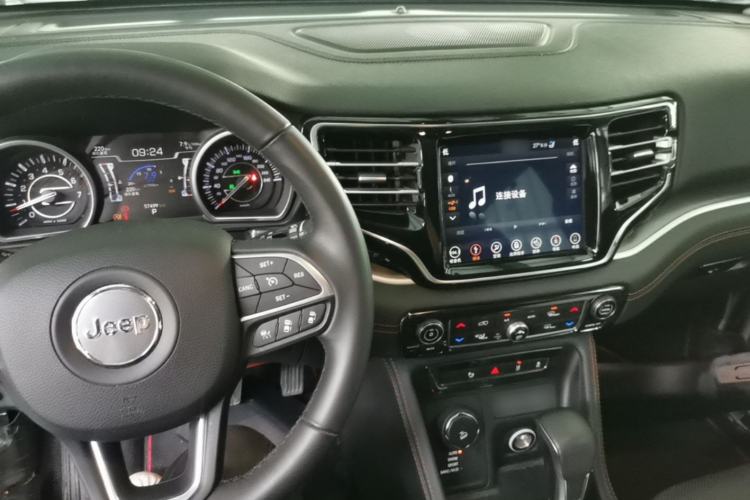 Used Jeep Grand Commander 2018 2.0T Four-Wheel Drive Smart Enjoyment Version China V Emission Standard Center Console