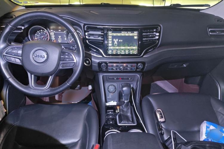 Used Jeep Grand Commander 2018 2.0T Four-Wheel Drive Premium Navigation Version China V Center Console
