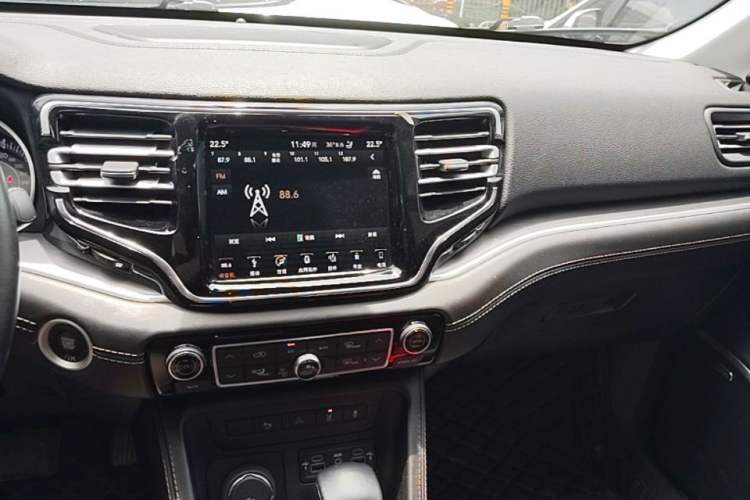 Used Jeep Grand Commander 2018 2.0T Four-Wheel Drive Smart Enjoyment Version China V Emission Standard Center Console