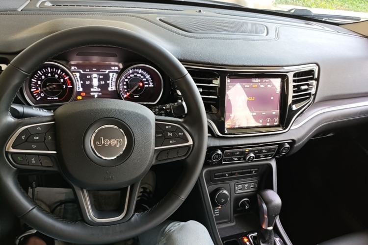 Used Jeep Grand Commander 2018 2.0T Four-Wheel Drive Premium Navigation Version China V Center Console